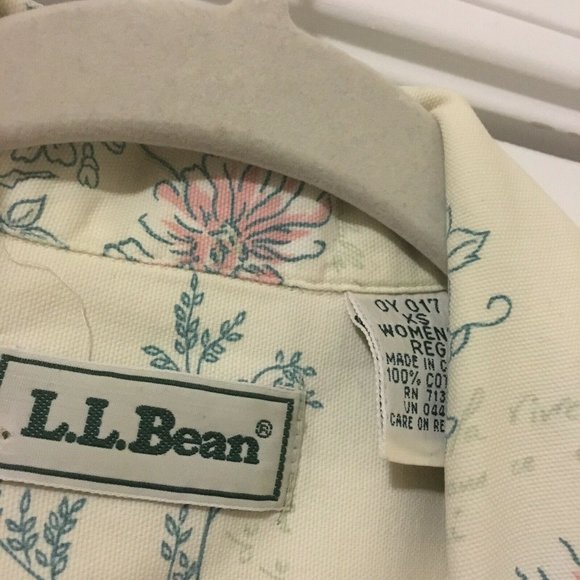 L.L. Bean Women’s Size XS Cream Green Pink Floral Button Up Shirt GUC - Picture 2 of 5